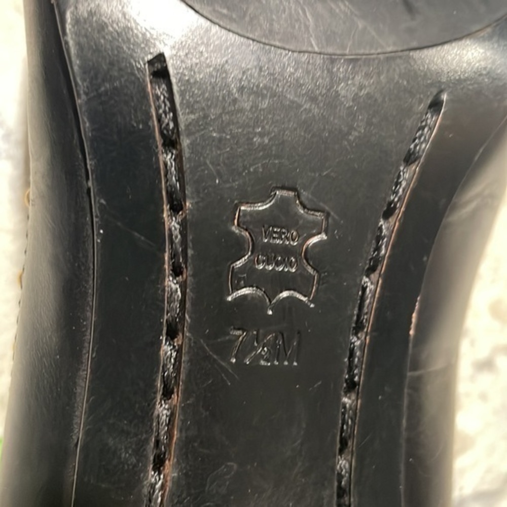 Michael Kors shoes size 7 1/2 black very soft leather with gold studs he… - Picture 9 of 9